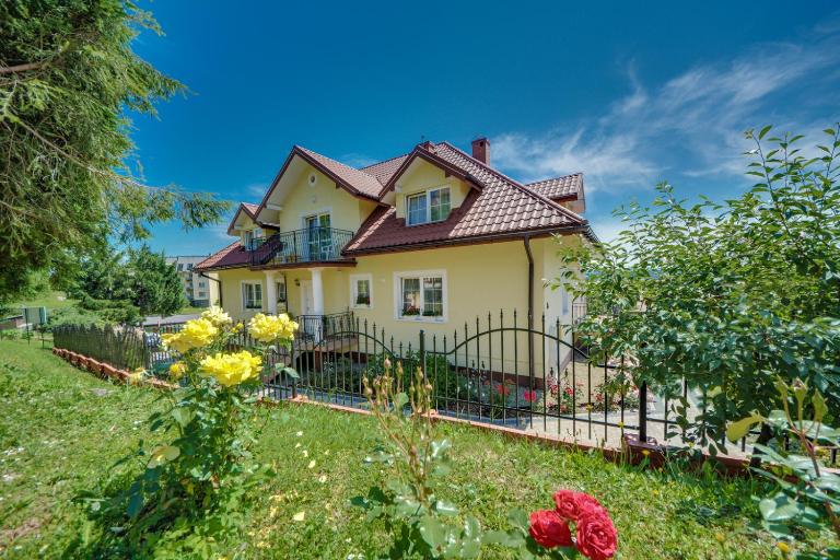 Willa Anna w Polańczyku nad Jeziorem Solińskim - B&B Polańczyk