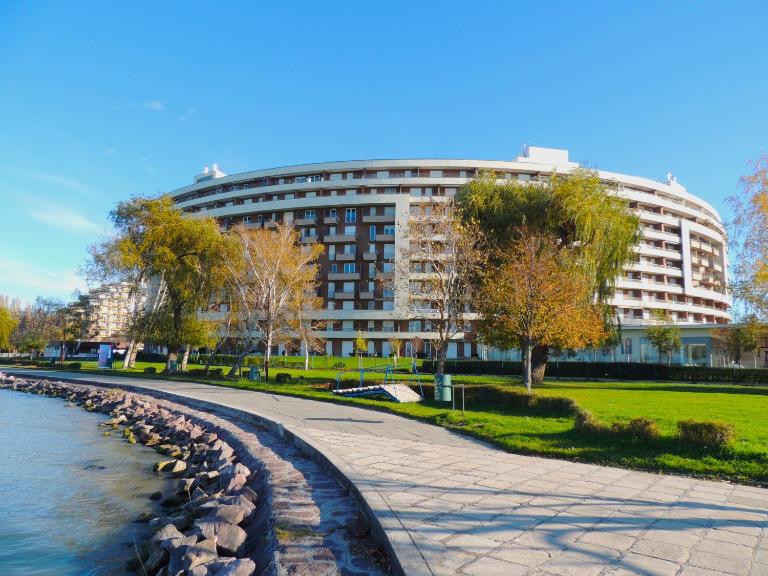 Club218 Holiday Apartman Siófok - B&B Siófok