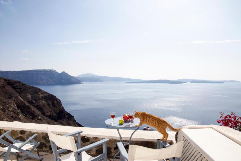 Lava Oia's - B&B Oía