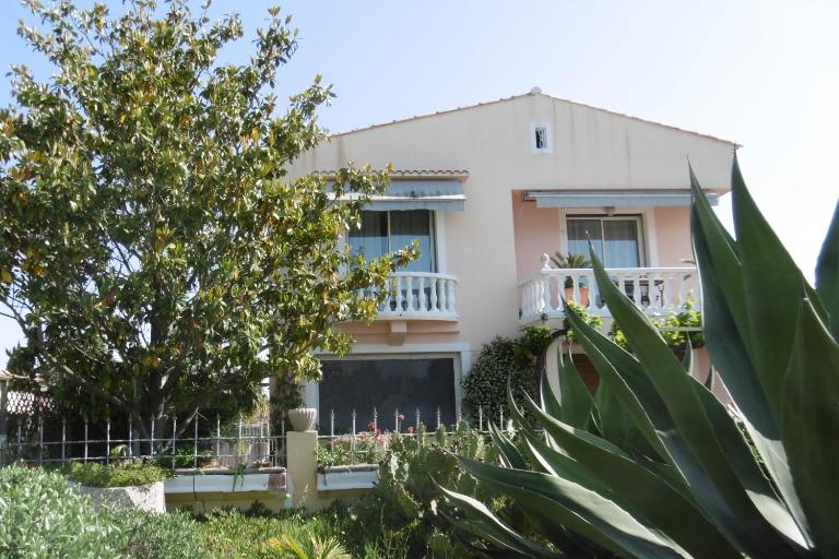 rez de chaussée studio climatisé dans villa - B&B Aigues-Mortes