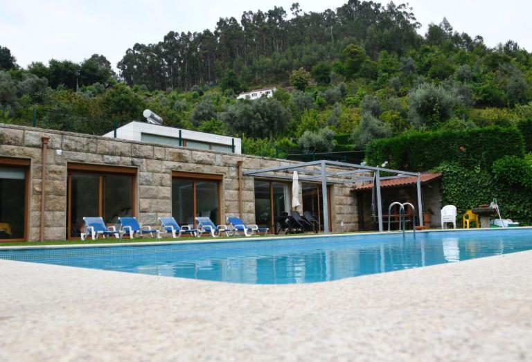 "Spacious villa in Caniçada with year-round private pool" - B&B Caniçada