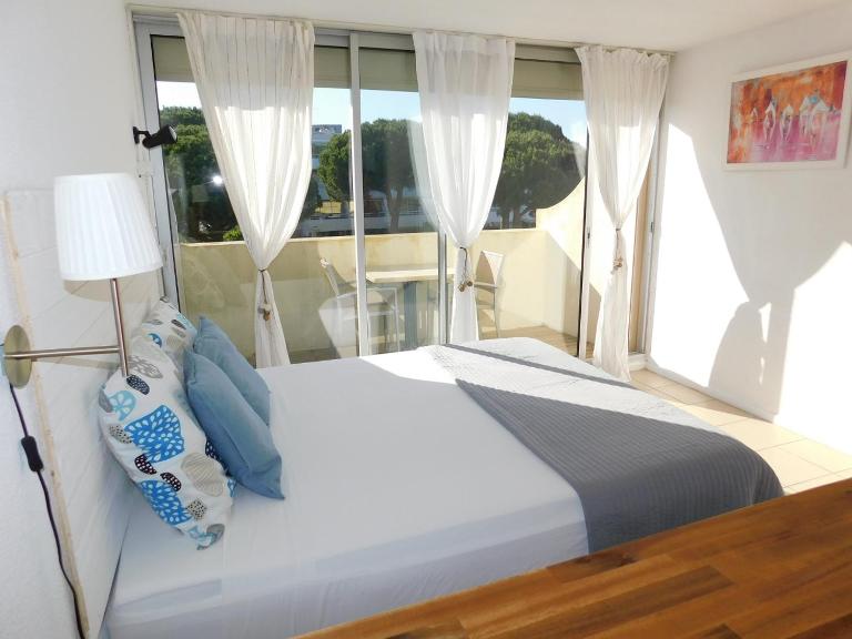 Studio 43 climatisé terrasse vue mer - B&B Le Grau-du-Roi