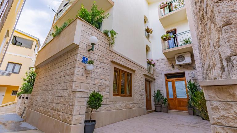 Apartments in Center near Beach with Parking - B&B Baška Voda