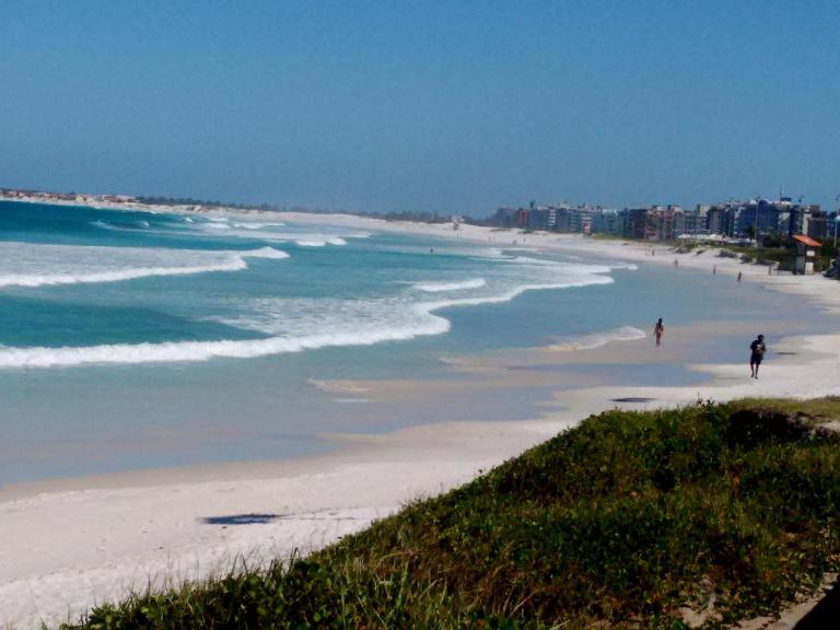 AP BRAGA A 400m DA PRAIA - TODO EQUIPADO, 3 QUARTOS COM AR COND, WIFI, ESTACIONAMENTO GRÁTIS, PORTARIA 24H E PRÓXIMO DE TUDO - B&B Cabo Frio