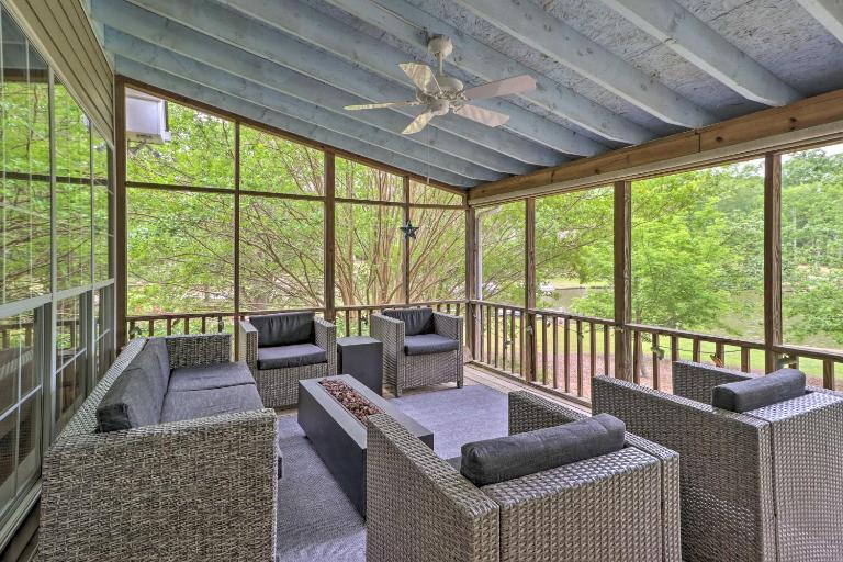 Lakefront House with Private Dock + Fire Pit! - B&B Eatonton