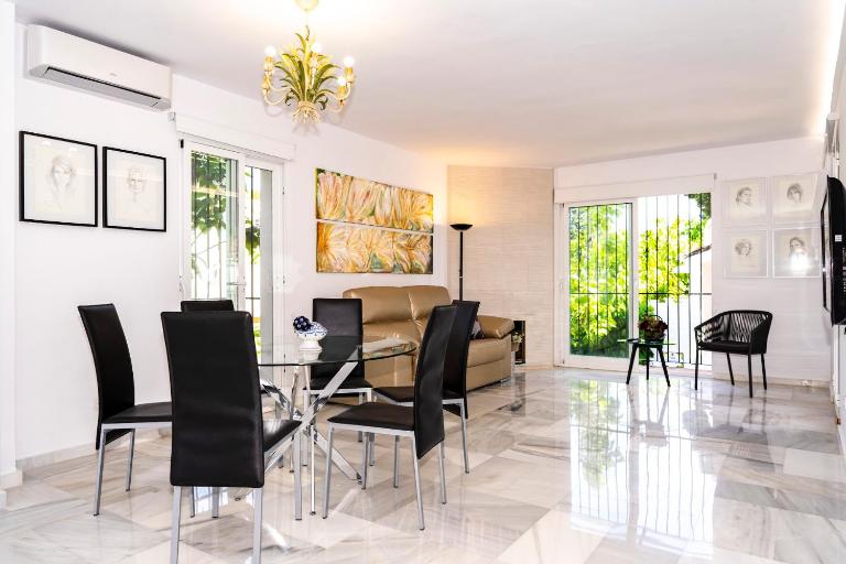 tarifa especial, sin aglomeraciones en piscina y playa, cerca de Puerto Banús - Ferienwohnung Estepona