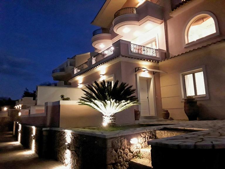 Sunshine Home 1 with Sea View - B&B Karyofyto