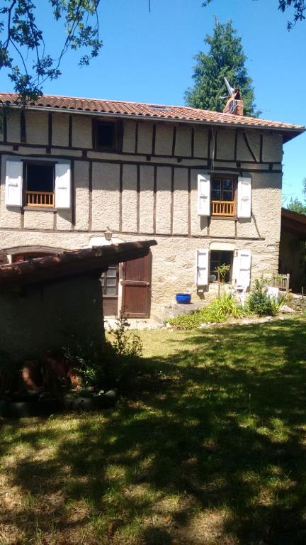 Maison spacieuse à St Constant Fournoules avec jardin - Ferienwohnung Saint-Constant