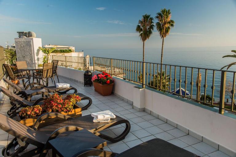 Apartamentos Plaza Cavana 5 - Bed and Breakfast Nerja