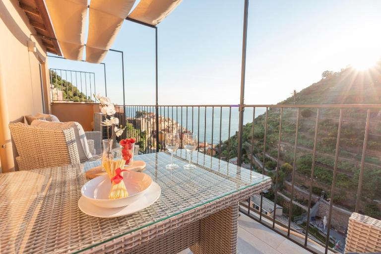 L' Attico GIALLO ORO di Giulia - Bed and Breakfast Manarola