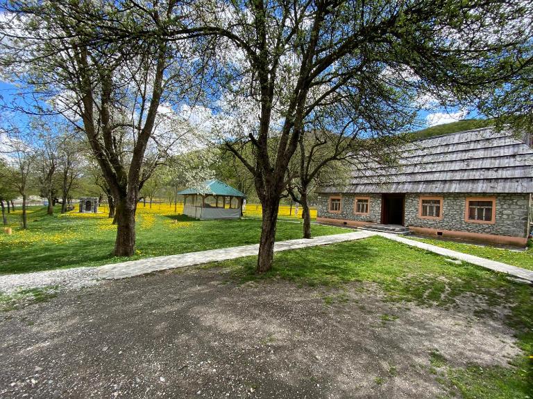 Peraj Guesthouse - Ferienwohnung Vermosh