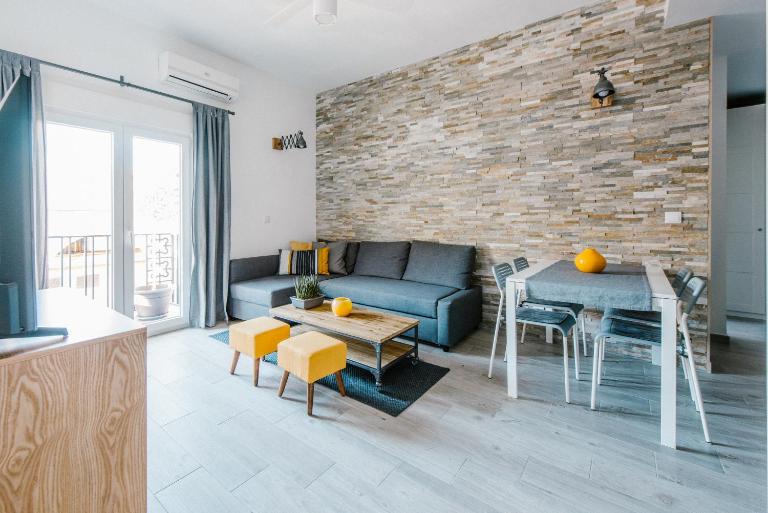 AD32 Apartamento Luminoso a los pies del Puente de Triana - Chambres d'hôtes Séville