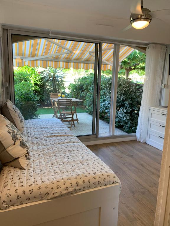 Appartement avec terrasse au centre de GRUISSAN - B&B Gruissan
