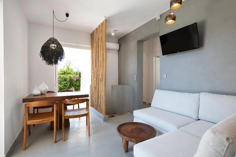 Elisa Seaside Luxury Suite - B&B Loutráki
