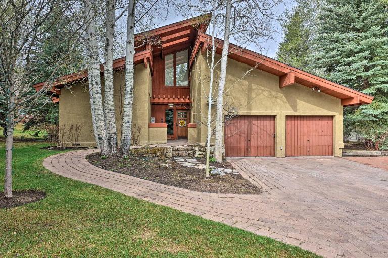 Luxe Sun Valley Retreat w/ Hot Tub, 3 Mi to Resort - B&B Sun Valley