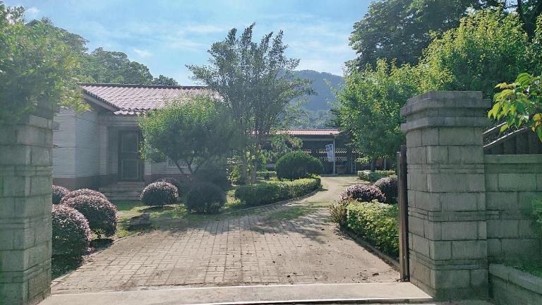 進泉莊民宿 有卡拉ok可以烤肉可以帶寵物 - B&B Miaoli