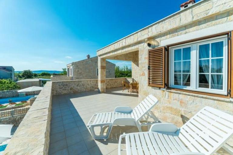 Villa Kirsten with heated pool, jacuzzi and sauna - by TA Leut Agency - B&B Privlaka