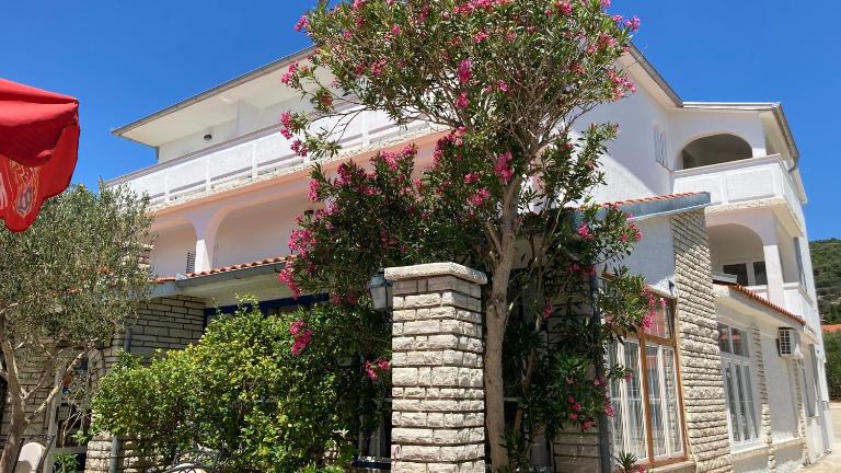 Apartments Aco - B&B Barbat