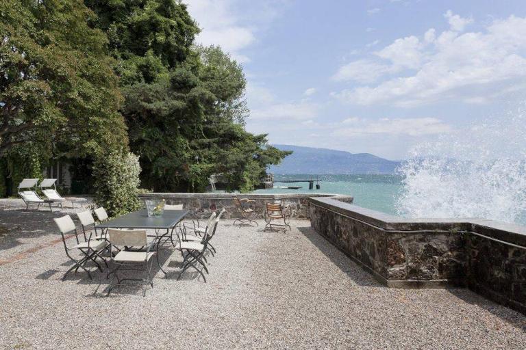 Villa Ondina - Wonderful villa with private beach and big garden - B&B Salò