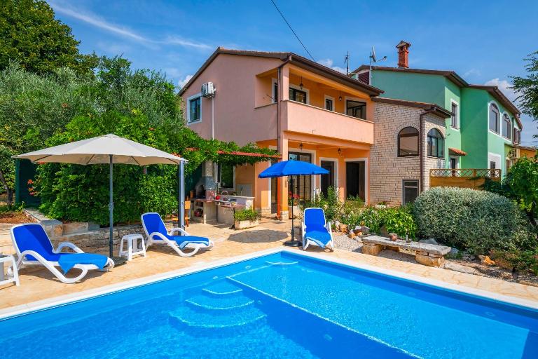 Villa Margerita with private pool, yard and parking - B&B Kaštelir