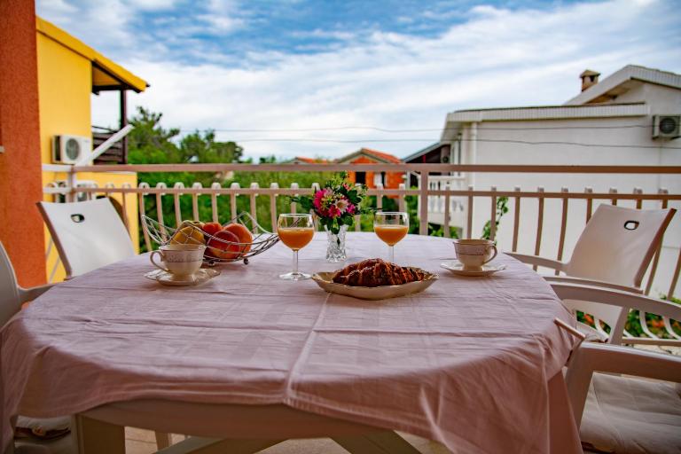 APARTMENT TONY - 2bdr Beachfront - B&B Jadrija