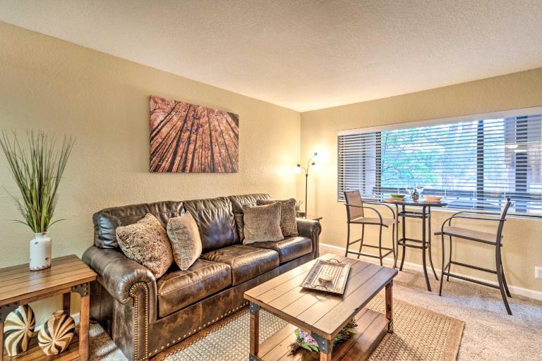 Pool Access & Private Deck: Condo in Sedona - Bed and Breakfast Sedona