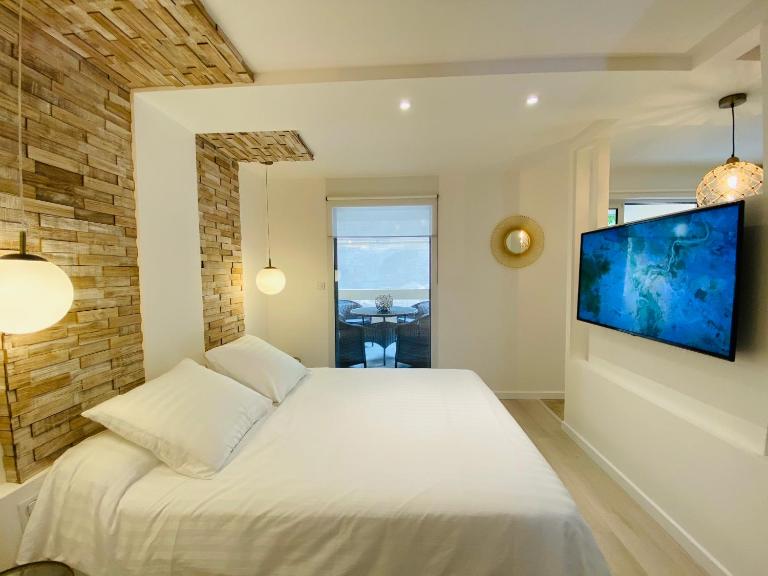 Feel@Home Nemausus « Le 11 » - Bed and Breakfast Nîmes