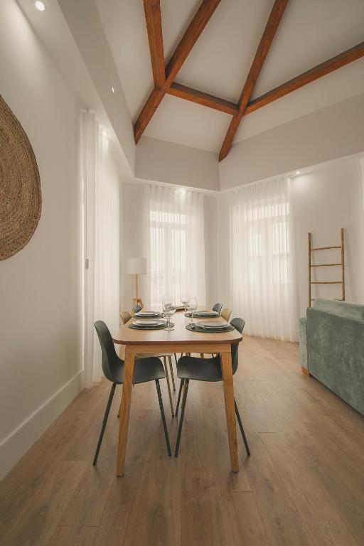 Vibrant Host - Heroismo's Metro - B&B Porto