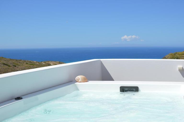Milos Zen Suites - B&B Adámas