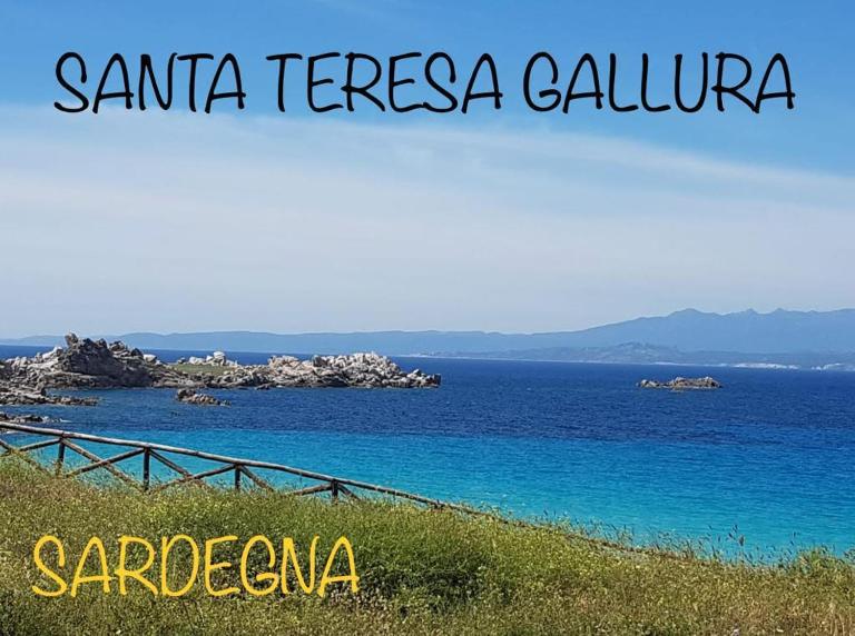 APPARTAMENTO AZZURRO con POSTO AUTO in GARAGE e panorama sul paese Santa Teresa Gallura - Ferienwohnung Santa Teresa Gallura