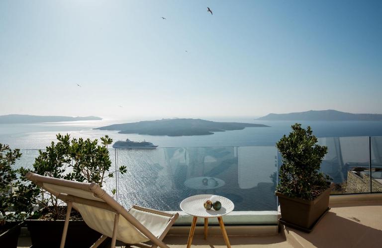 The Globe Suites Villa - B&B Firá