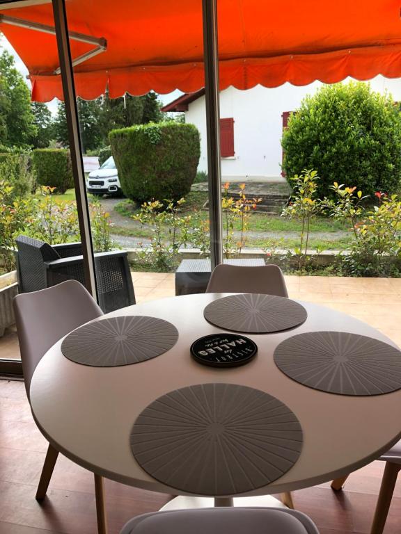 Appartement cosy, en rez de chaussée, en plein centre de CAmbo les Bains - B&B Cambo-les-Bains