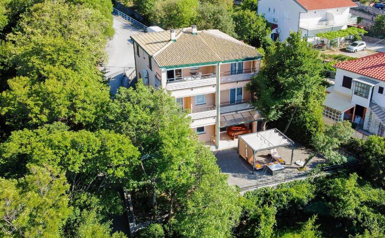 Lukovo Seafront Apartments - Chambres d'hôtes Lukovo