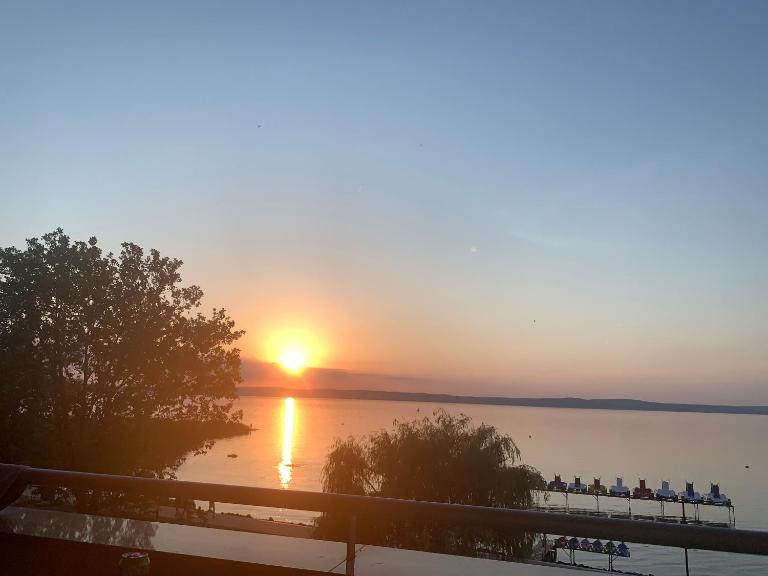 Lakeside Wellness Apartman - Chambres d'hôtes Siófok
