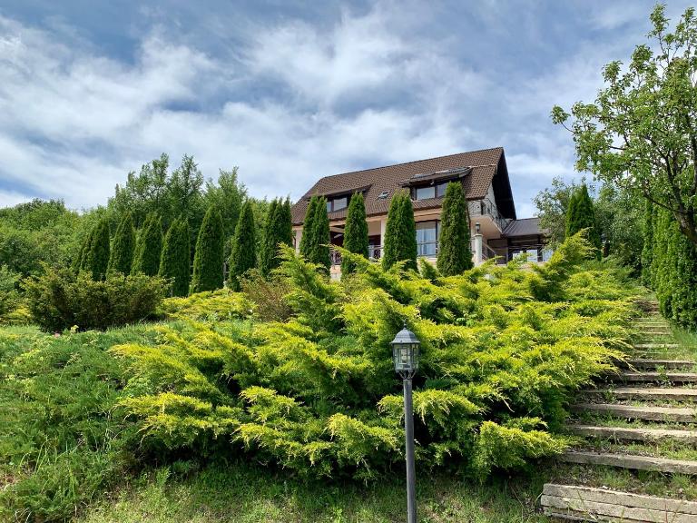 Hidden Hills Villa - B&B Țipărești