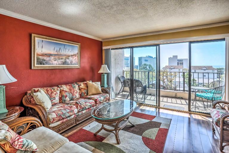 1 Block to Ocean Shore: Condo in Myrtle Beach! - Chambres d'hôtes Myrtle Beach