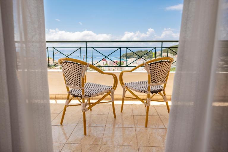 Janakis Apartments - B&B Himarë