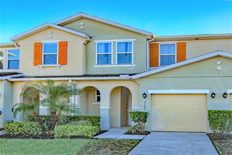 4 Bedroom SunHaven Townhouse with Pool Near Disney - B&B Kissimmee