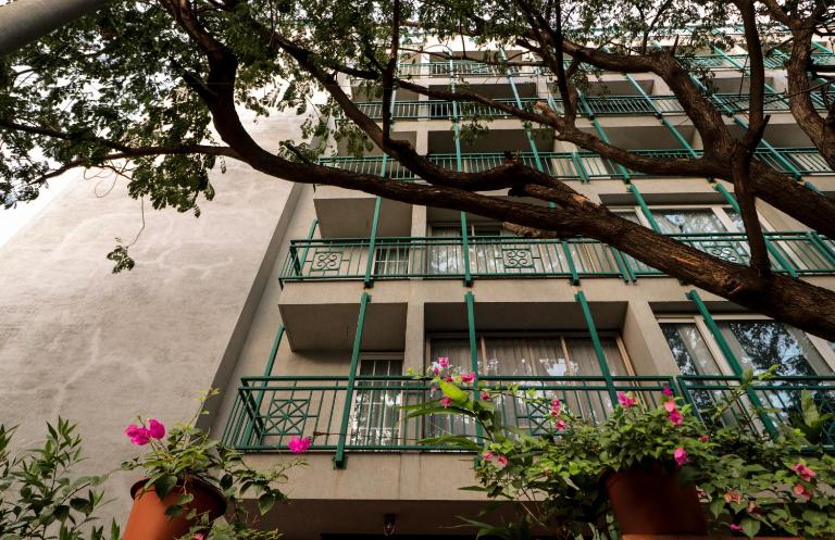 Bougainvilla Apartment - B&B Surat