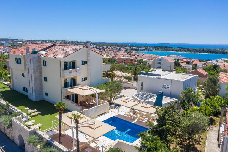 Pool Terrace Sea View Šarkić - B&B Novalja