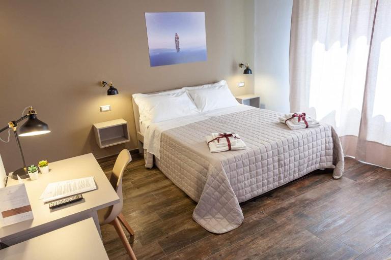 Five Rooms Brolo - Ferienwohnung Brolo