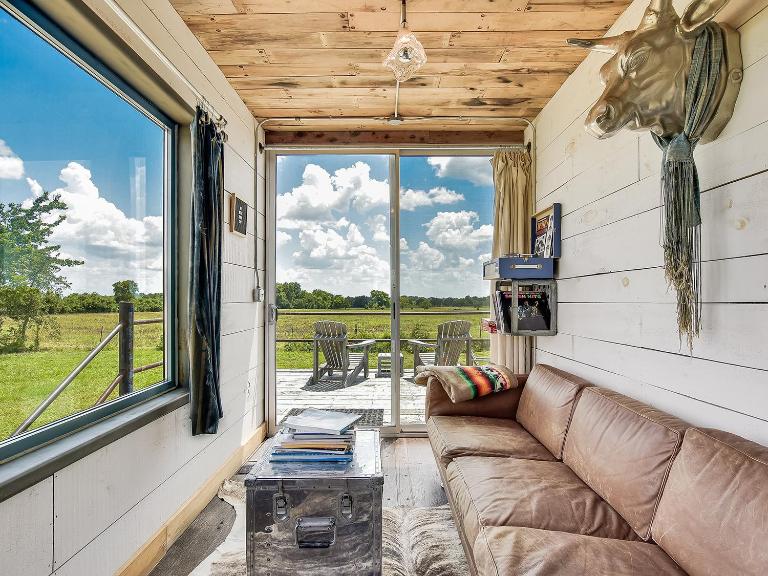FlopHouze Shipping Container Hotel - B&B Round Top