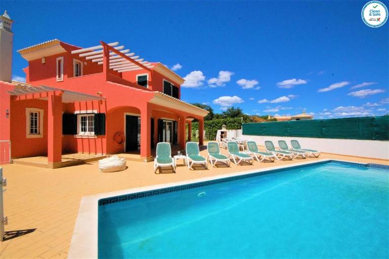 Villa Mikael - Free Wi-Fi - Aircon - Private Pool by bedzy - Bed and Breakfast Albufeira