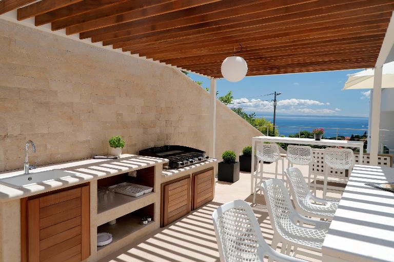 MODENA MARIS-heated pool-grill-relax-jacuzzi apartments - Bed and Breakfast Opatija
