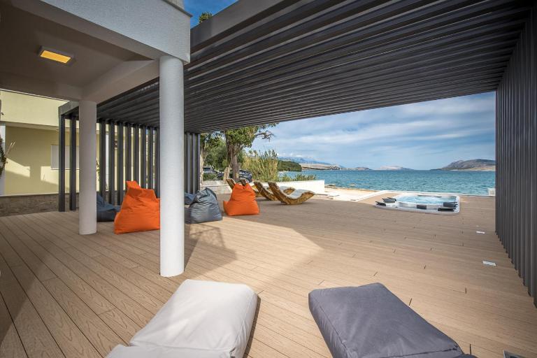 VILLA FUX ZRCE Novalja - direkt am Strand - B&B Časka