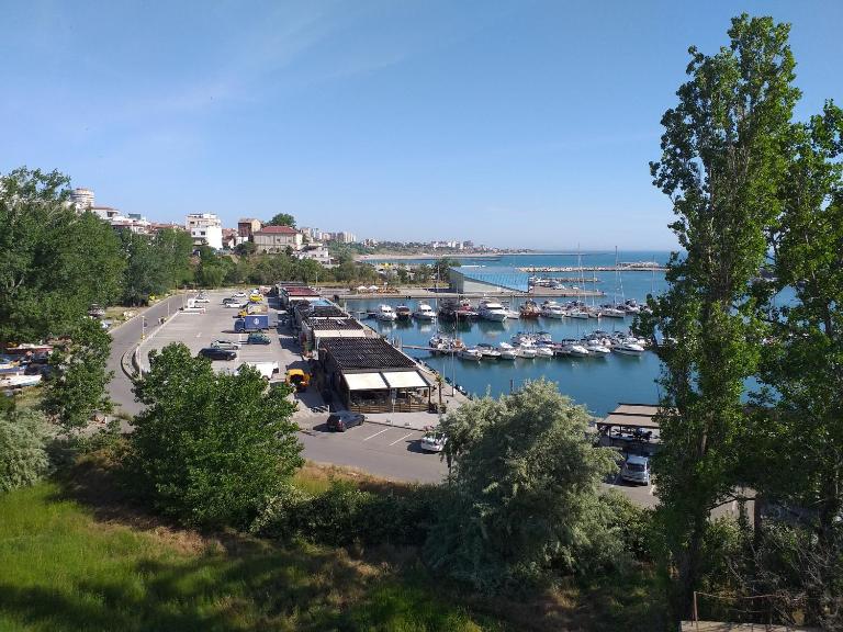 Apartament Promenada, 3 camere, langa Cazino, Faleza, Acvariu, Port Tomis, Plaja, Piata Ovidiu - B&B Constanza
