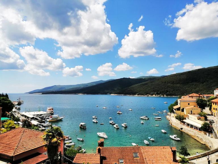 Apartment Angie - Intermezzo with sea view in center of Rabac - B&B Rabac