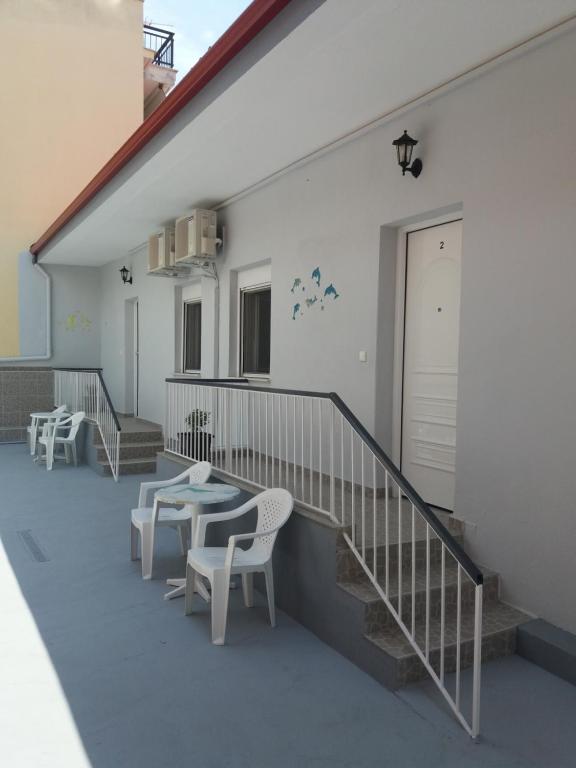 Roses Studios - Chambres d'hôtes Néa Moudhaniá