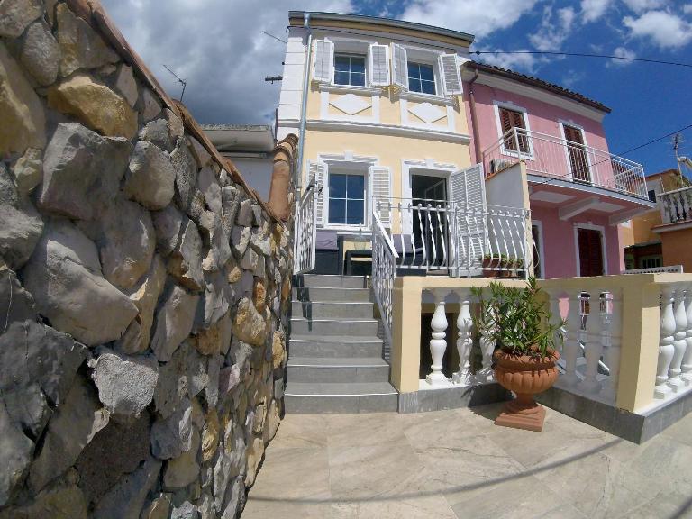 Holiday Home Sea Beach Dvorska 37 - B&B Cirquenizza