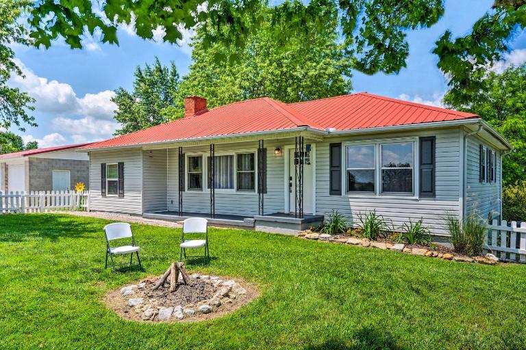 Cottage Near Dale Hollow Lake w/ Fire Pit & Grill - B&B Byrdstown
